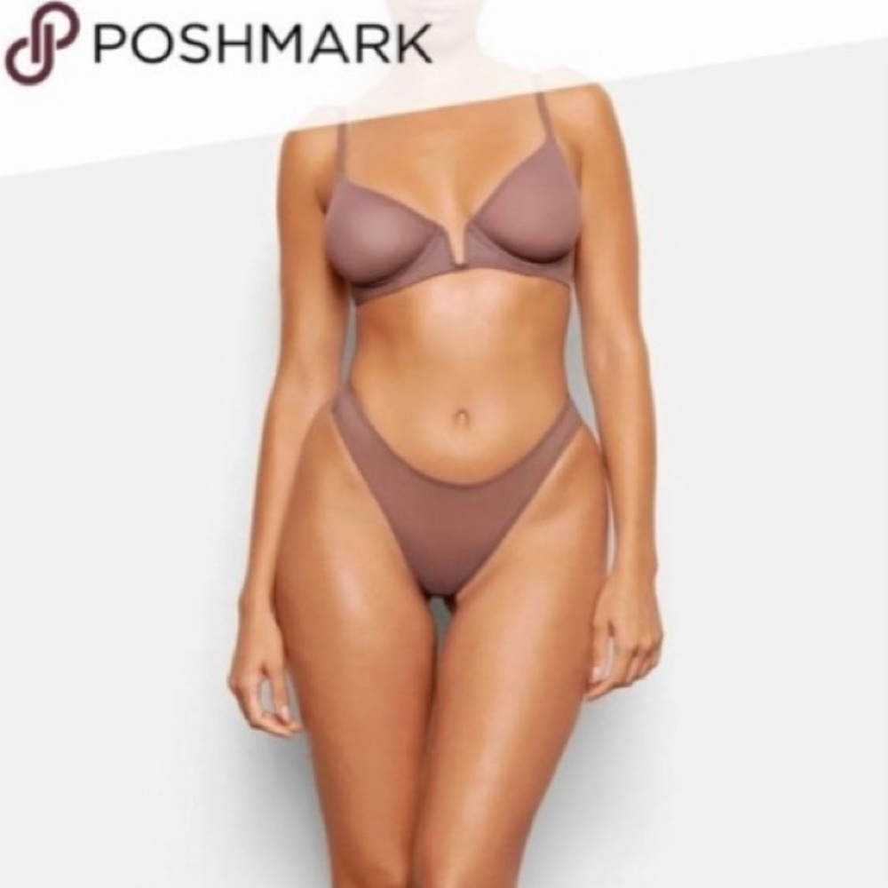 Skims Underwire Plunge Bra NWT